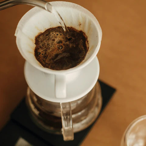Cafetera Hario V60 01 (Cerámica Blanco) - Dripper para Café de Especialidad